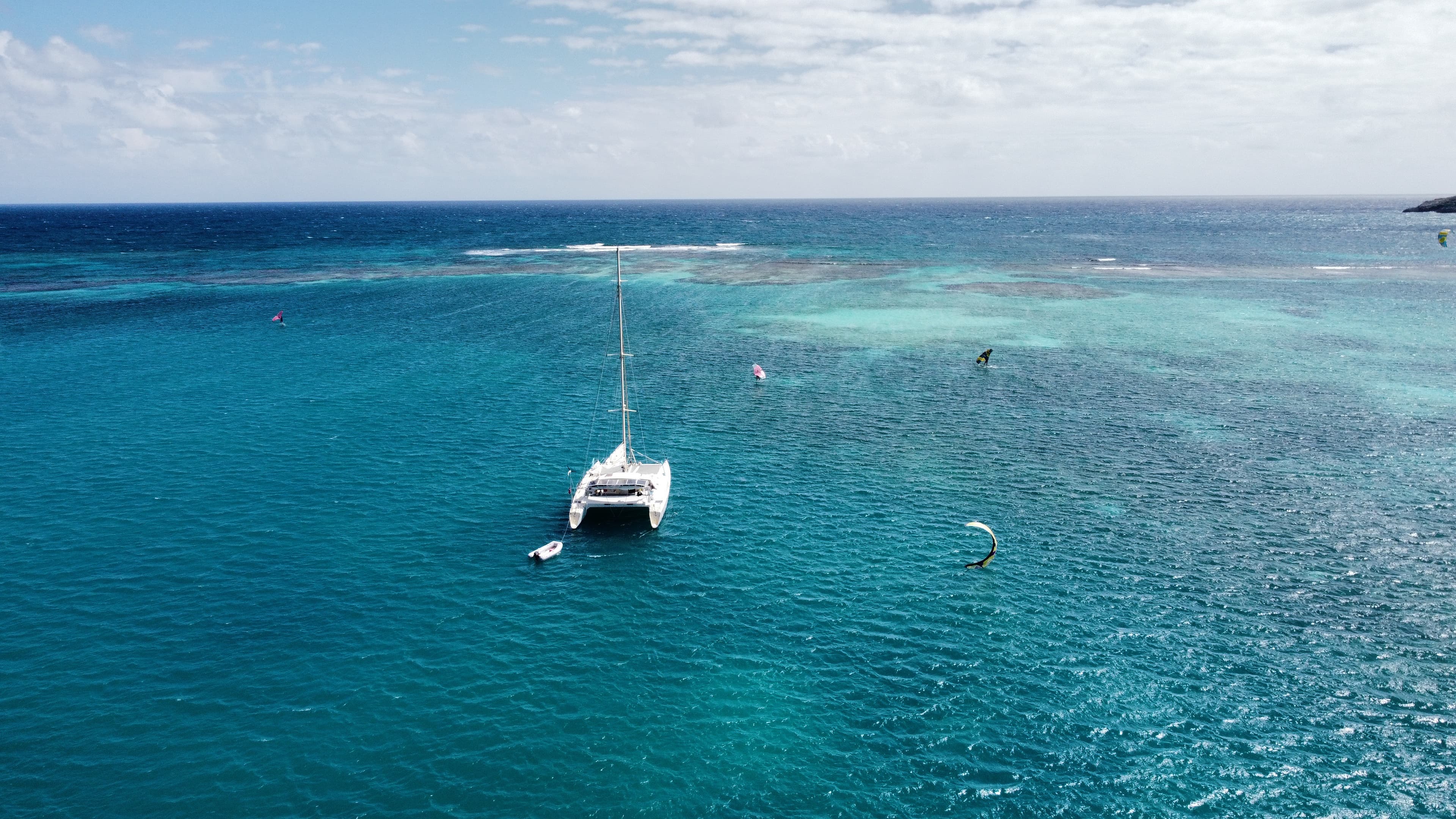 Cover image for Best Flights from Europe to Antigua for Kite Safaris - kiteboarding guide